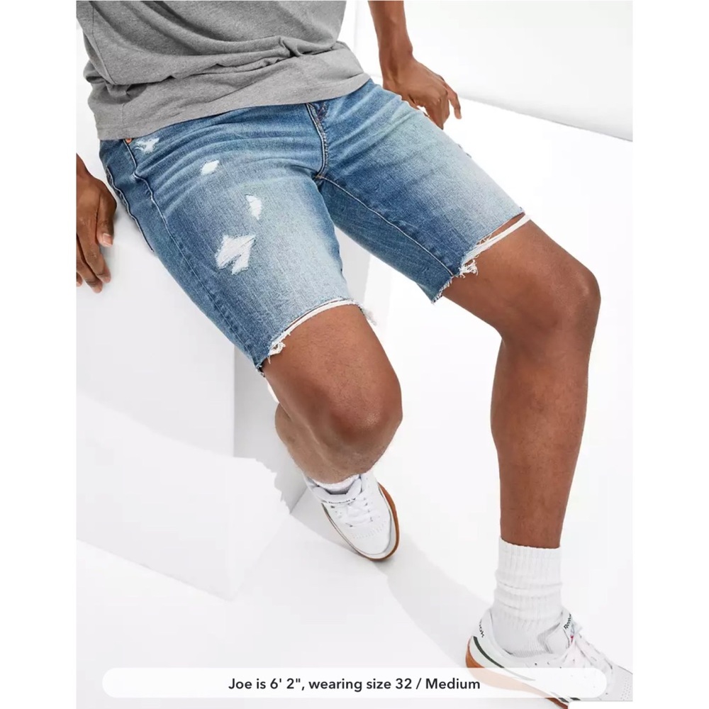 American Eagle AE AirFlex+ Ripped Denim Shorts Knee Length in Medium Wash